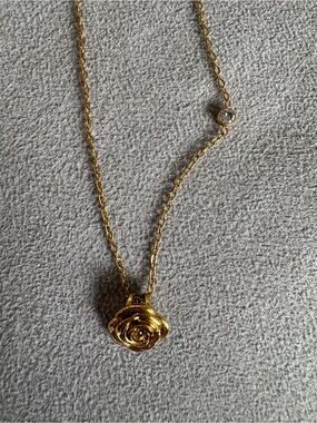 Delicate Gold Rose Pendant Necklace - Women Jewelry